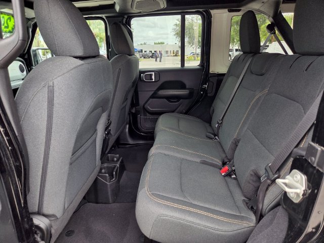 Used 2024 Jeep Wrangler Unlimited Sahara AWD/4WD image 26
