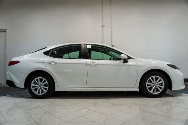 Used 2025 Toyota Camry LE FWD image 30