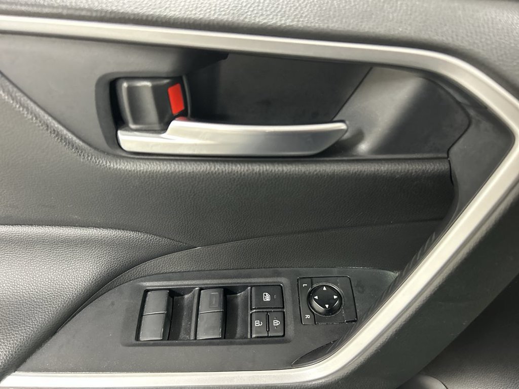 Used 2020 Toyota RAV4 XLE w/ Convenience Package AWD/4WD image 11
