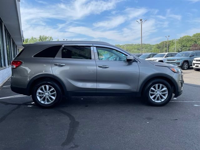 Used 2017 Kia Sorento AWD image 4