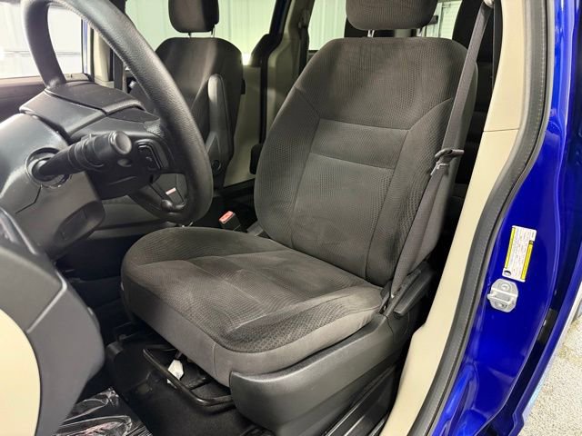Used 2018 Dodge Grand Caravan SE w/ UConnect Hands-Free Group image 19