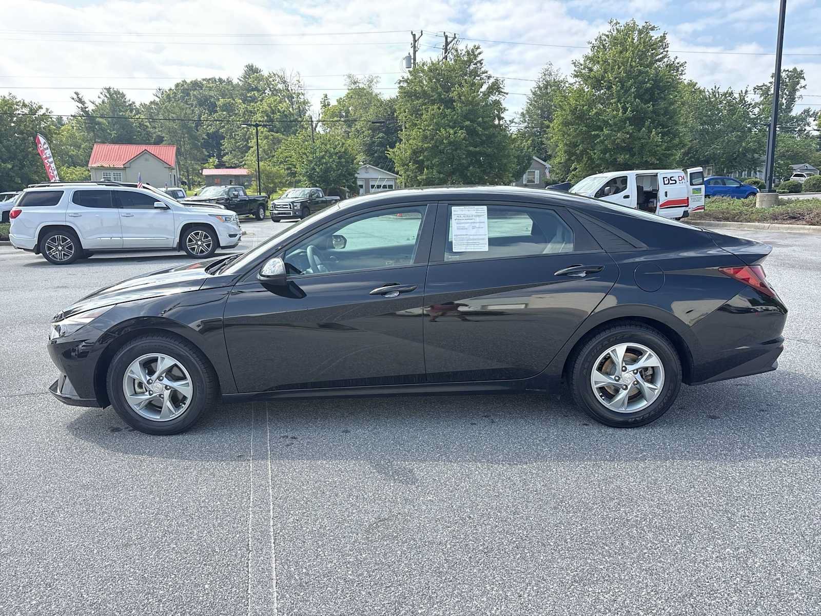 Used 2023 Hyundai Elantra SE FWD image 9