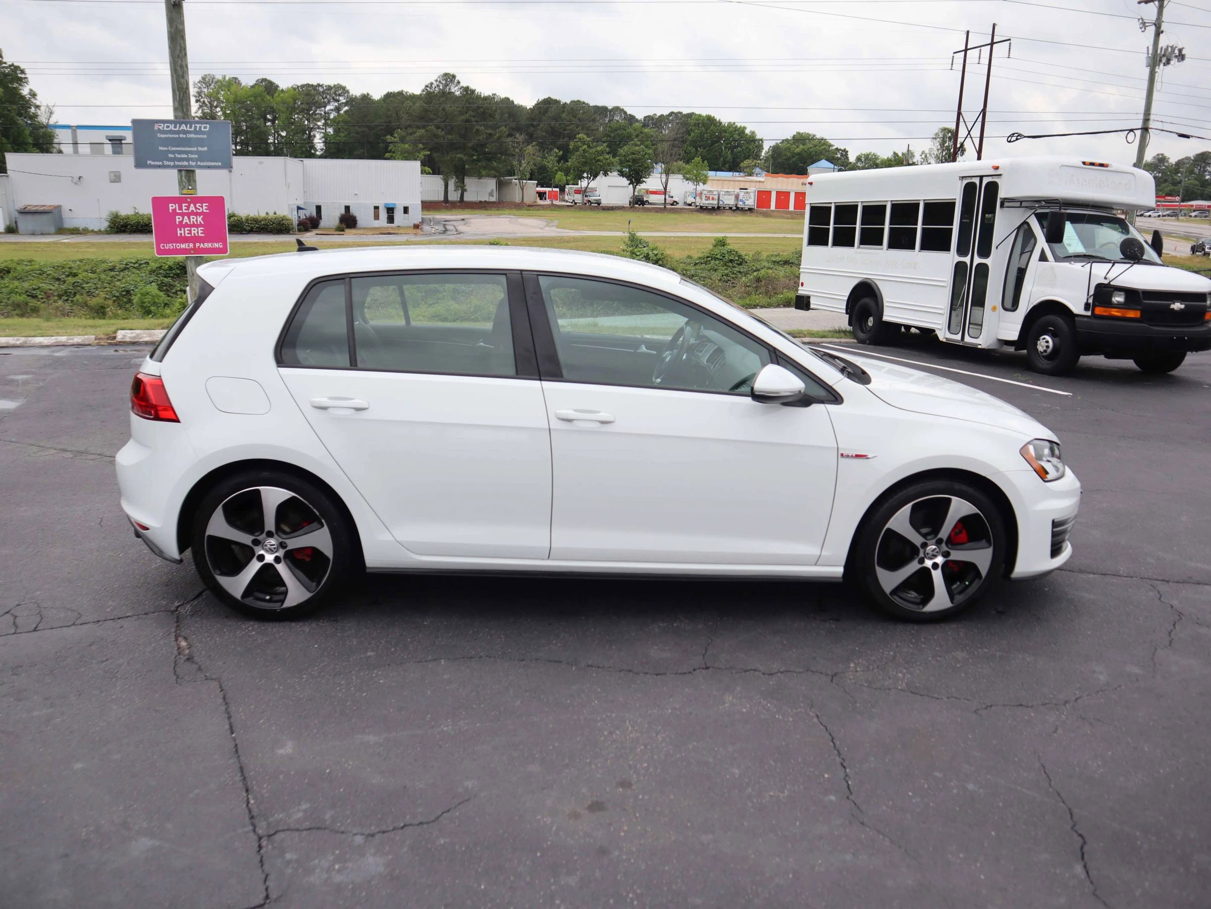 Used 2017 Volkswagen GTI S FWD image 11