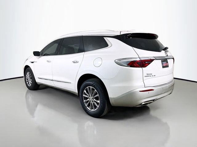 Used 2024 Buick Enclave Essence image 6