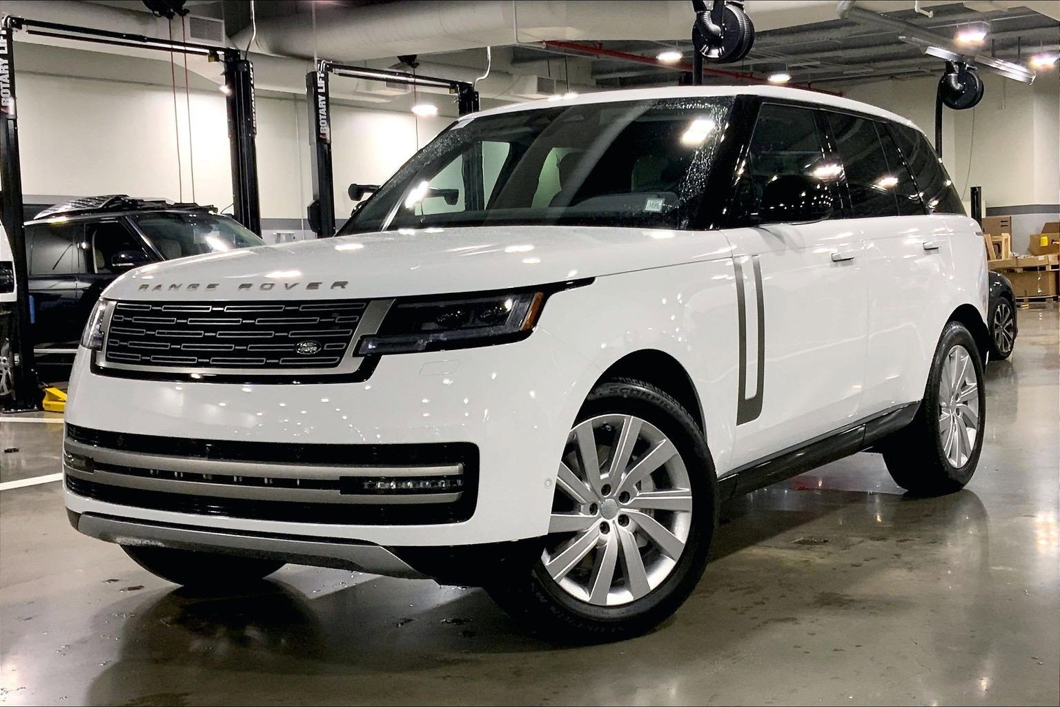 New 2025 Land Rover Range Rover SE