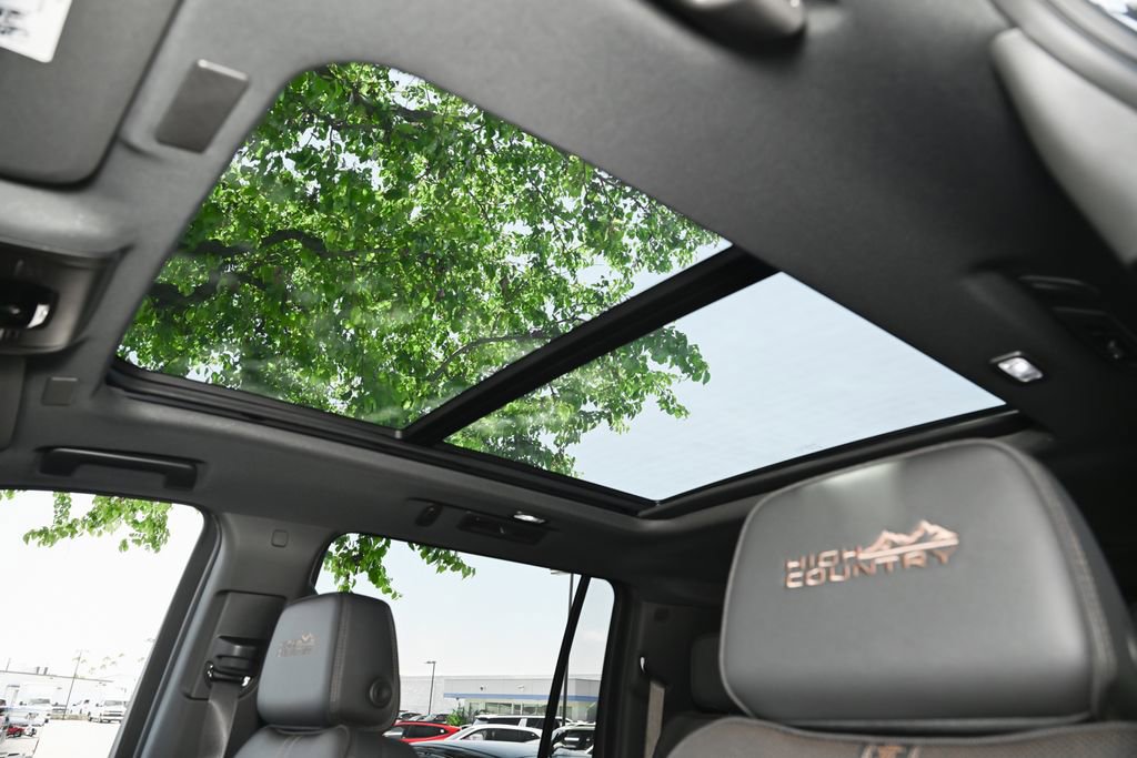 New 2026 Chevrolet Suburban High Country w/ Sun And Tow Package AWD/4WD image 20