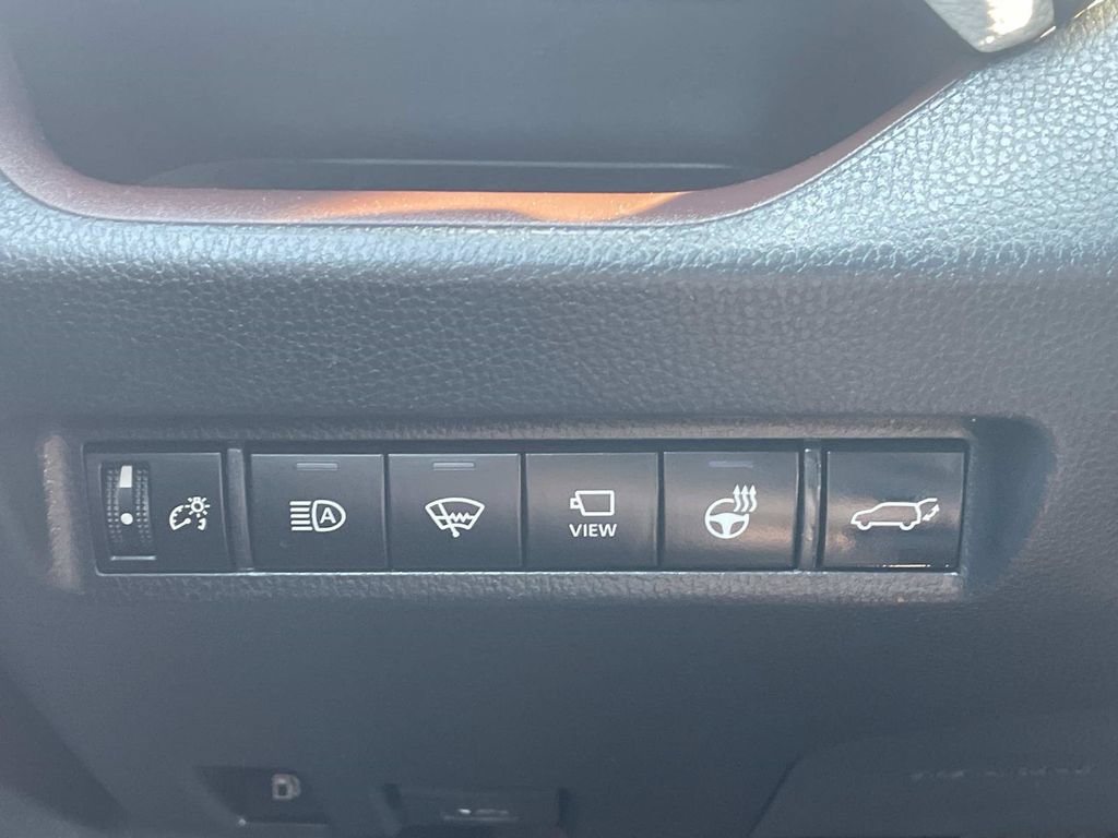 Used 2022 Toyota RAV4 Limited AWD/4WD image 28