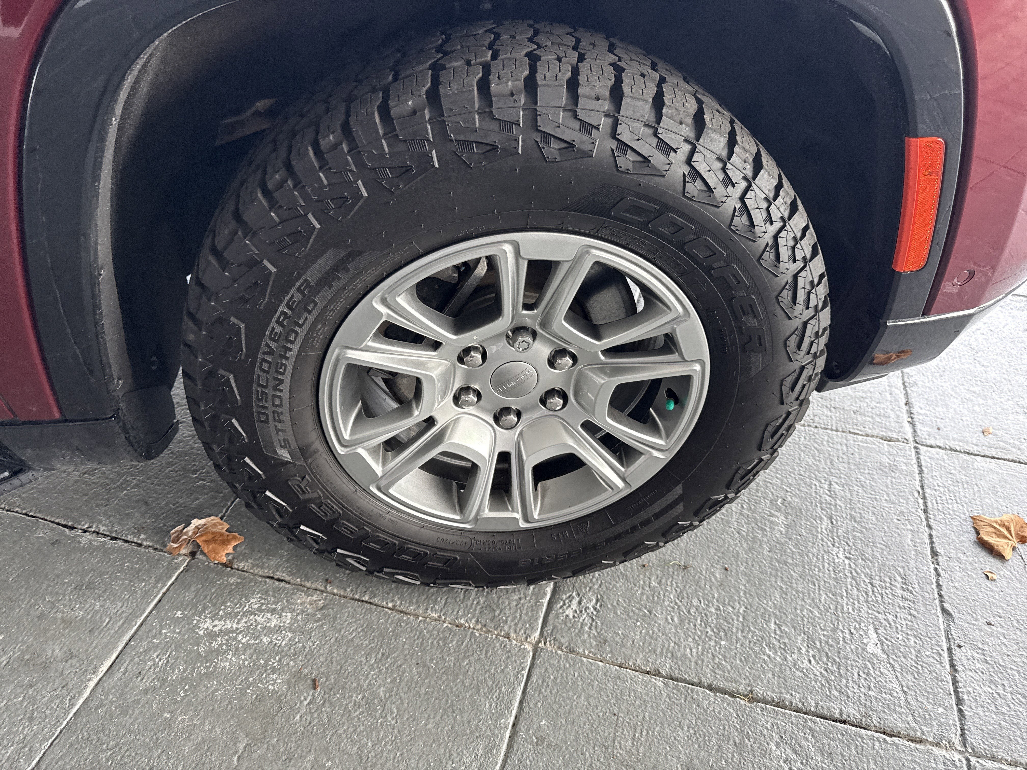 Used 2024 Jeep Wagoneer L image 12