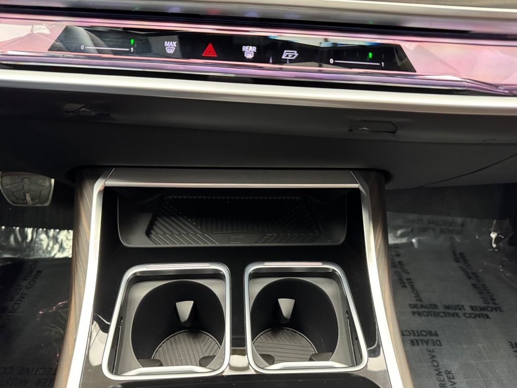 Certified 2025 BMW 760i xDrive w/ Luxury Rear Seating Package image 17