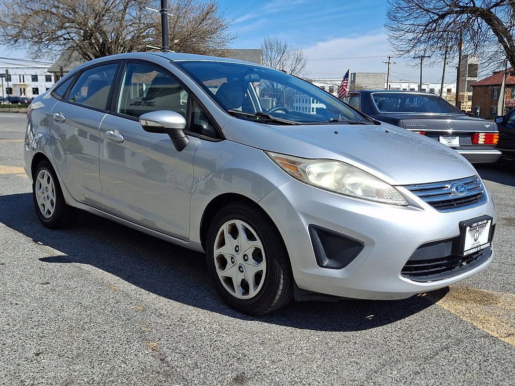 Used 2013 Ford Fiesta SE image 2