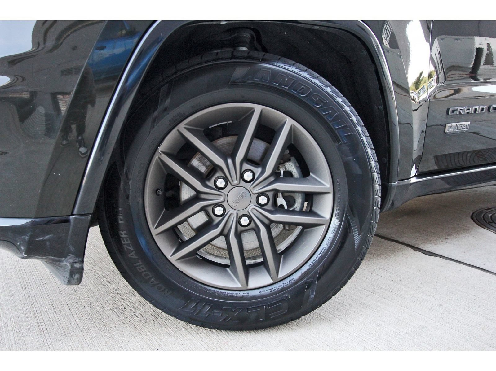 Used 2016 Jeep Grand Cherokee Limited 75th Anniversary AWD/4WD image 29
