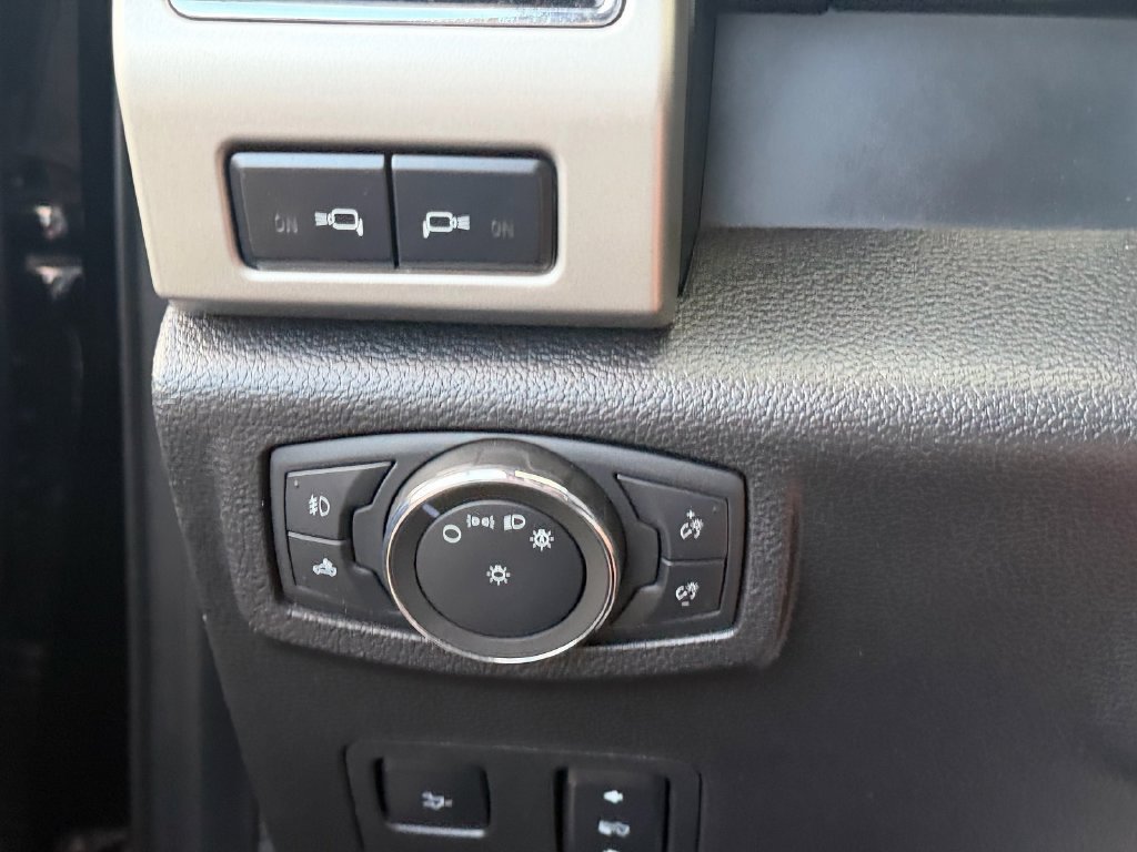 Used 2020 Ford F250 Lariat w/ Lariat Ultimate Package AWD/4WD image 29