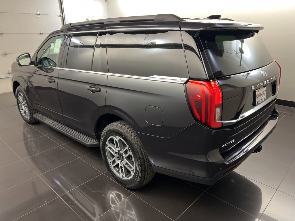 New 2025 Ford Expedition Active image 4