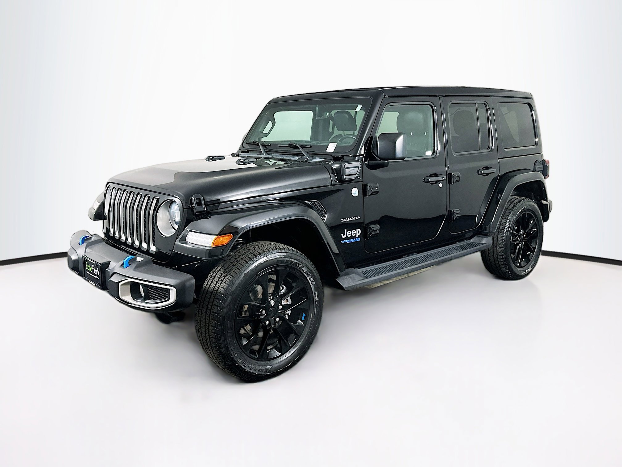 Used 2022 Jeep Wrangler Unlimited Sahara w/ Cold Weather Group AWD/4WD image 3