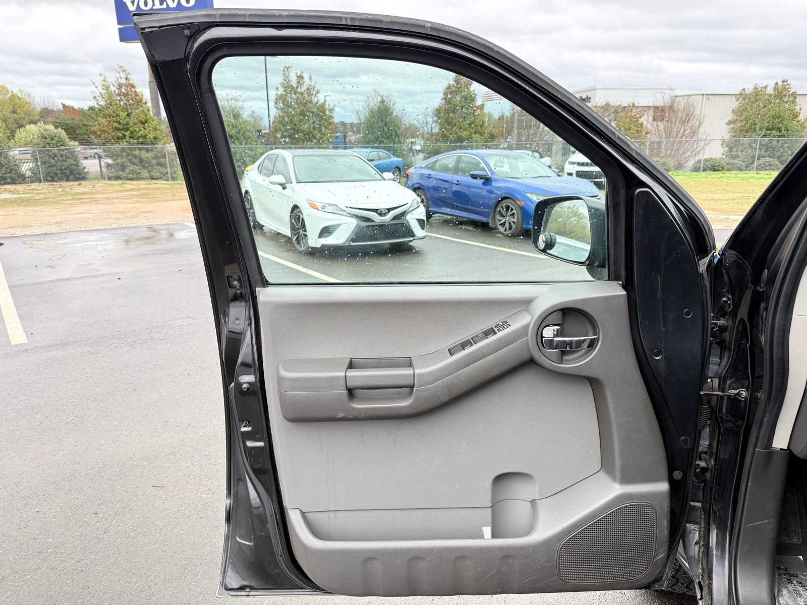 Used 2011 Nissan Xterra X image 12