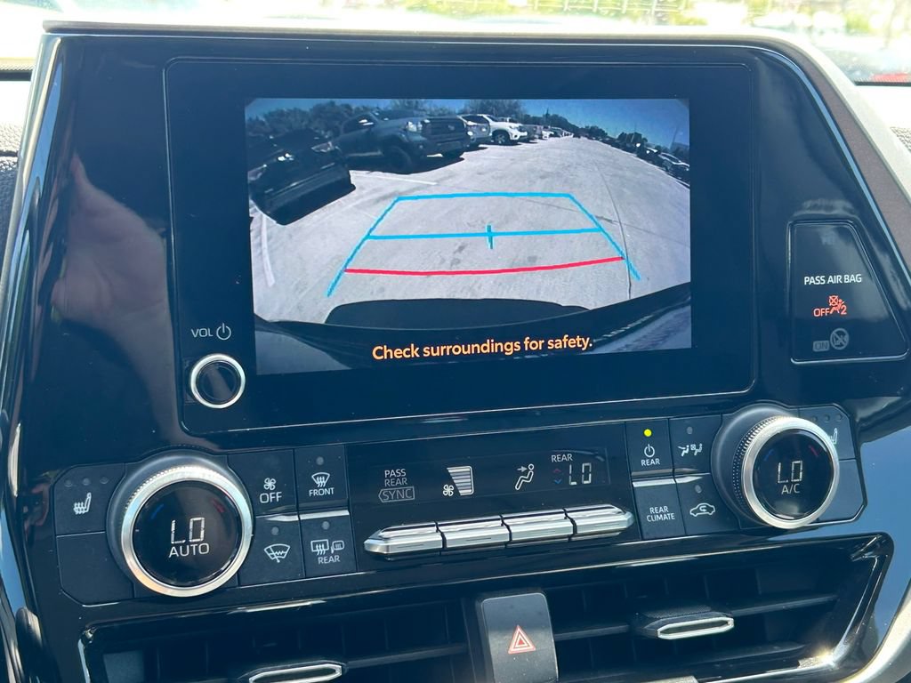 Used 2023 Toyota Highlander XLE FWD image 36