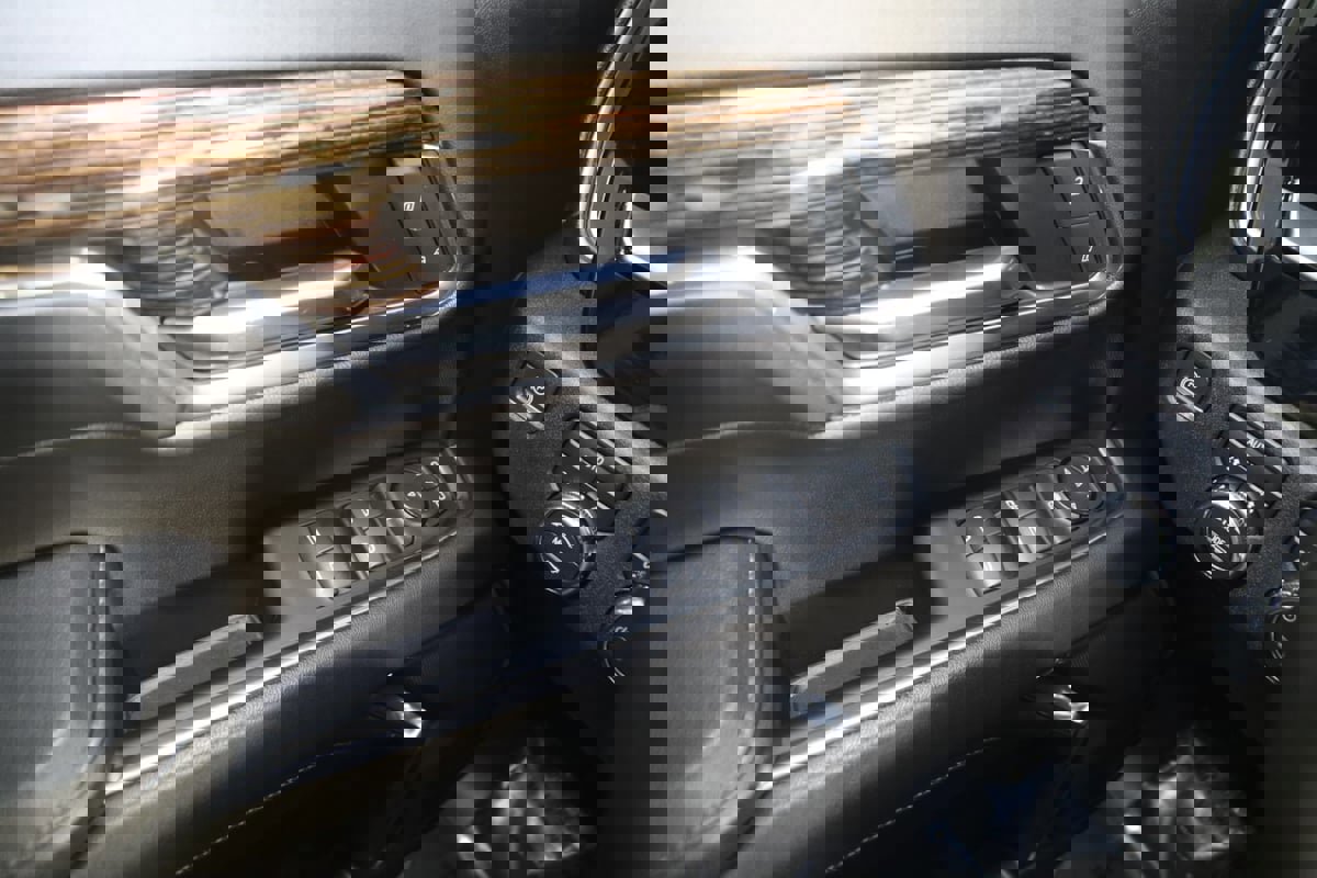 Used 2024 GMC Sierra 1500 Elevation image 28