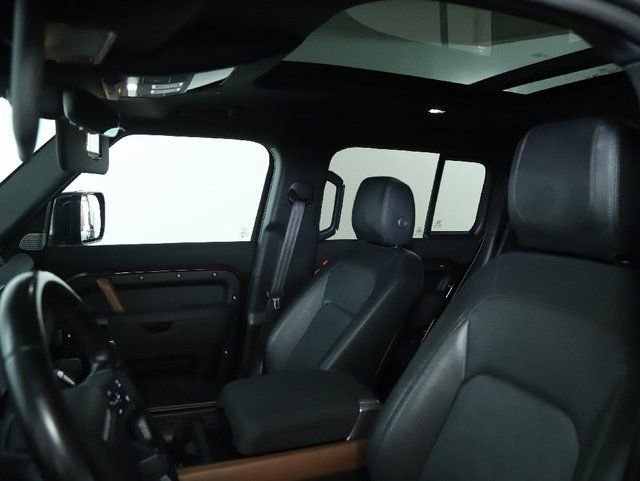 Used 2023 Land Rover Defender 130 X-Dynamic SE AWD/4WD image 18