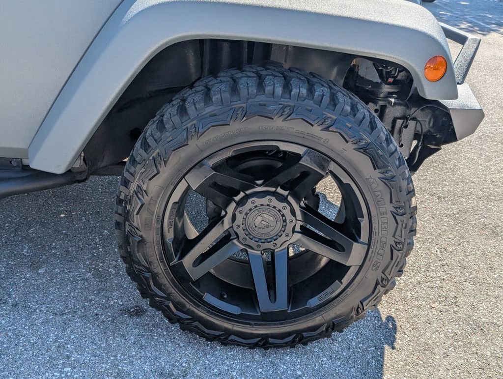 Used 2015 Jeep Wrangler Unlimited Sahara w/ Dual Top Group image 9