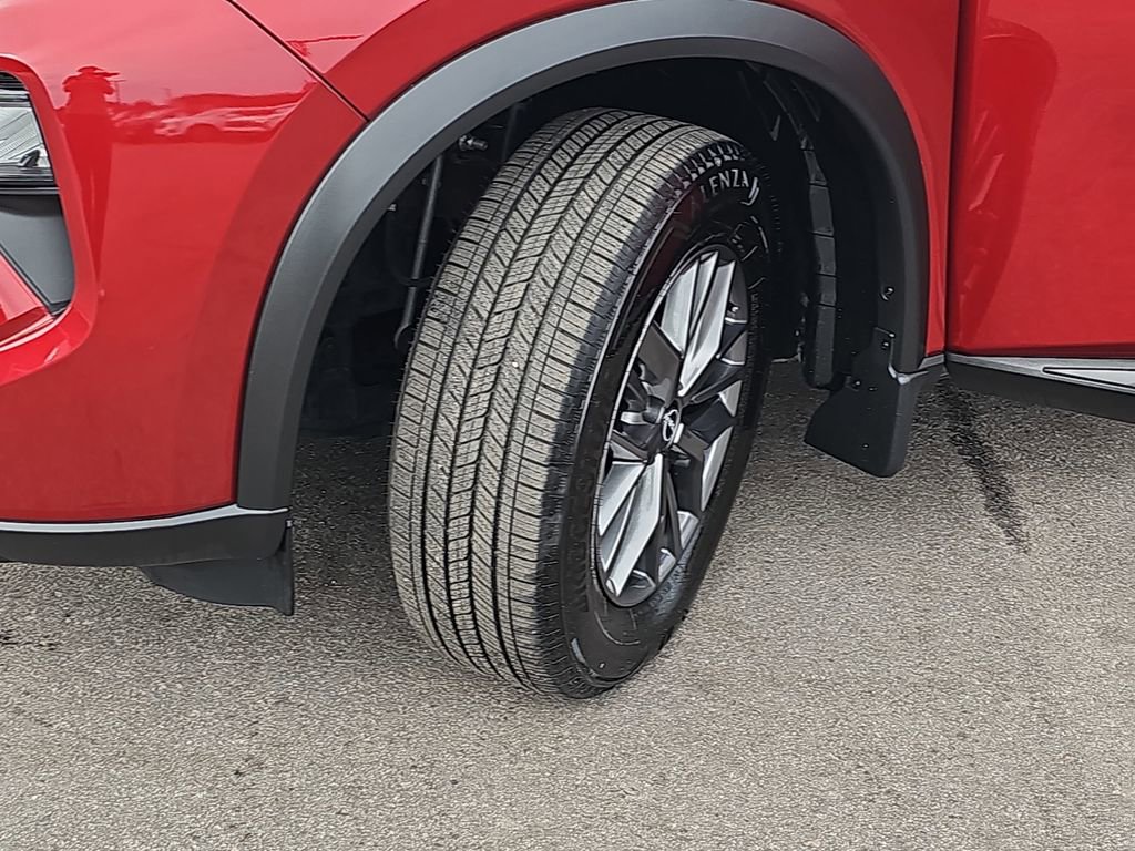 Used 2025 Nissan Rogue S image 33