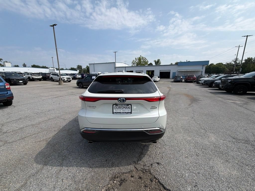 Used 2022 Toyota Venza XLE AWD/4WD image 5
