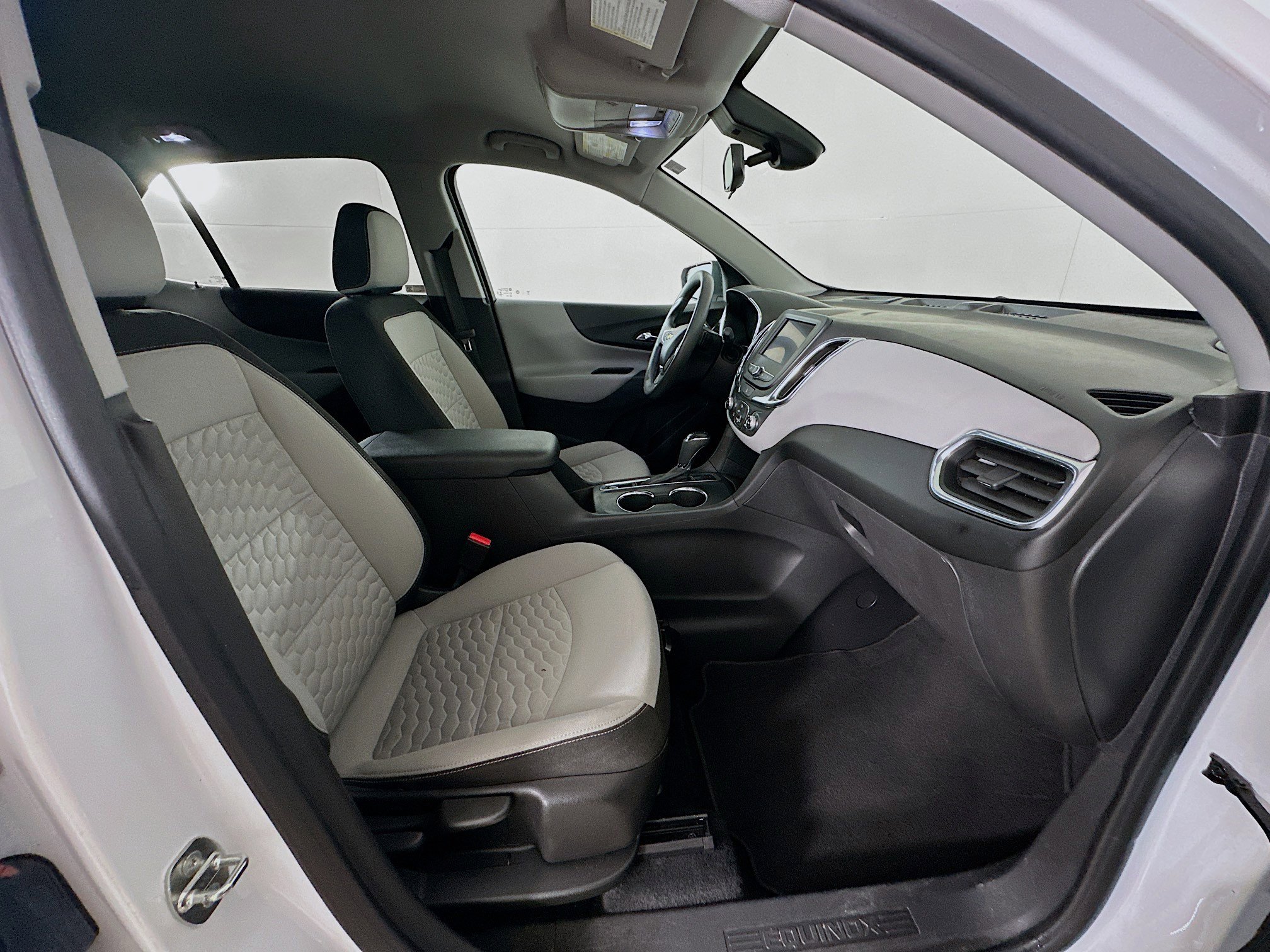 Used 2020 Chevrolet Equinox LS w/ LS Convenience Package AWD/4WD image 29