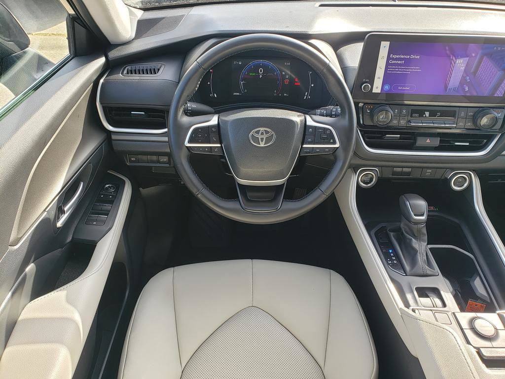Used 2024 Toyota Grand Highlander XLE image 16