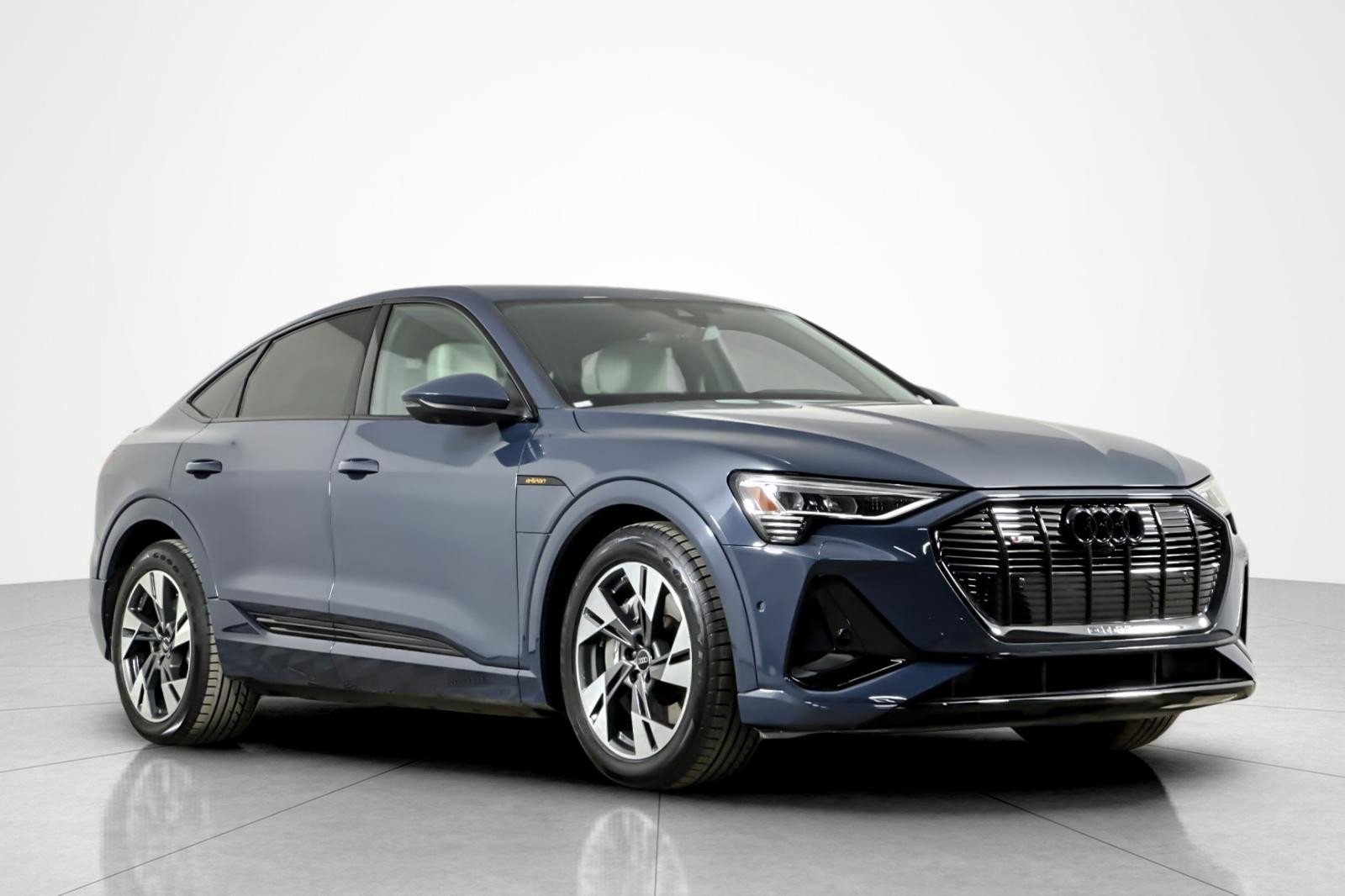 Certified 2023 Audi e-tron Premium w/ Convenience Plus Package AWD/4WD image 7