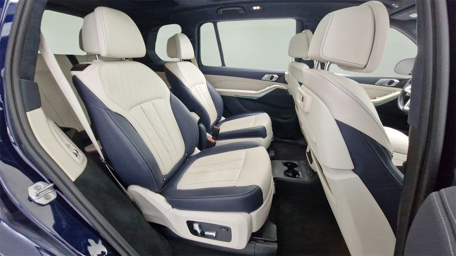 Used 2022 BMW X7 xDrive40i w/ Executive Package image 26