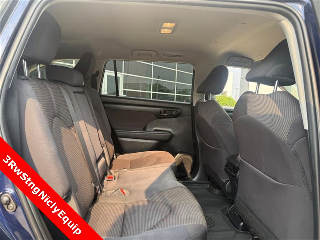 Used 2023 Toyota Highlander LE image 12