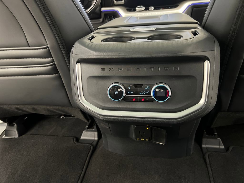 Used 2025 Ford Expedition Platinum AWD/4WD image 22