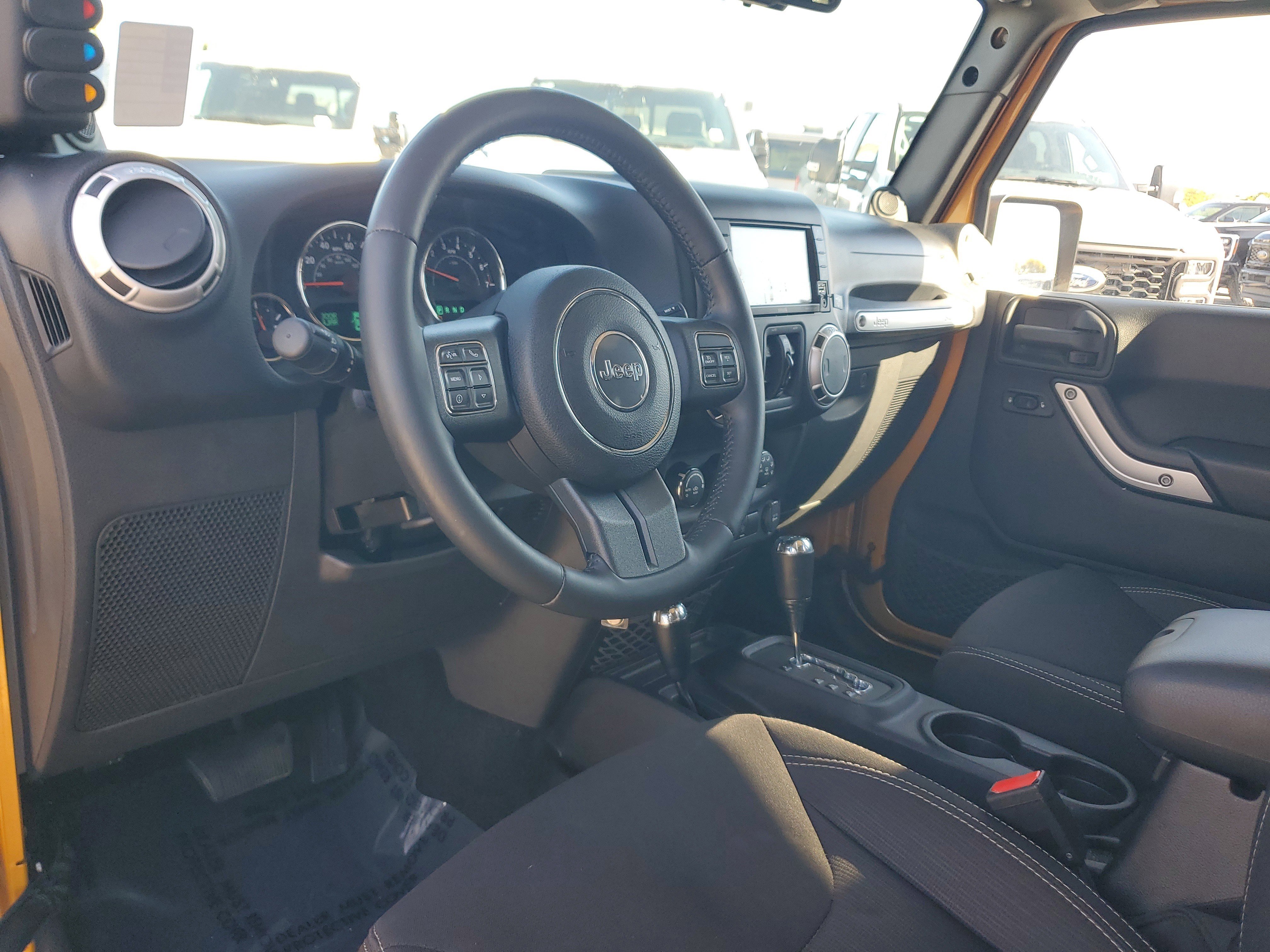 Used 2014 Jeep Wrangler Unlimited Sahara w/ Connectivity Group image 9