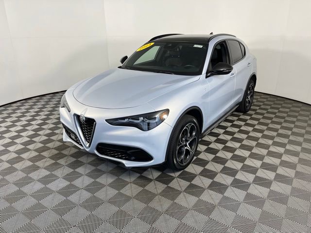 Used 2024 Alfa Romeo Stelvio Ti image 3