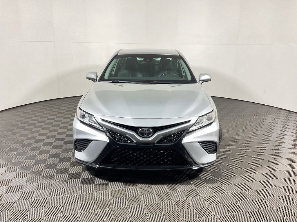 Used 2018 Toyota Camry SE image 4