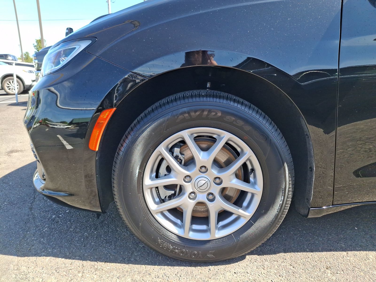Certified 2025 Chrysler Pacifica Select FWD image 27