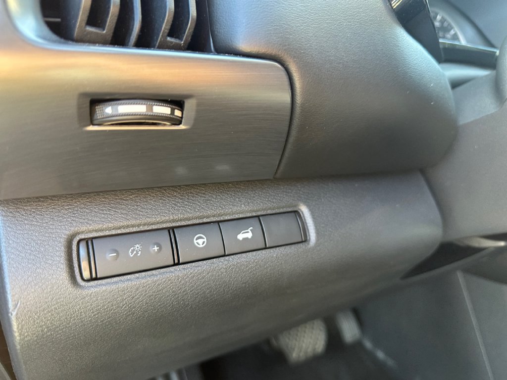 Used 2022 Nissan Pathfinder SL AWD/4WD image 19