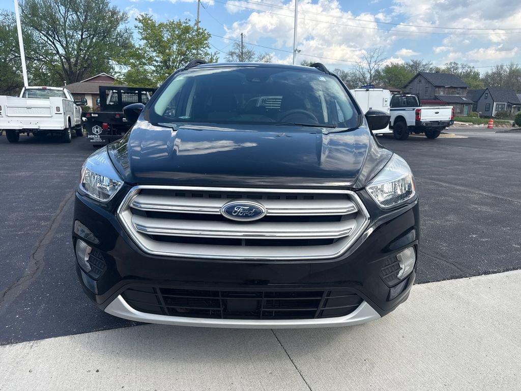 Used 2018 Ford Escape SE w/ Ford Safe & Smart Package AWD/4WD image 3