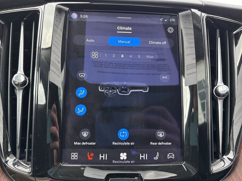 Certified 2023 Volvo XC60 B5 Plus w/ Climate Package image 24