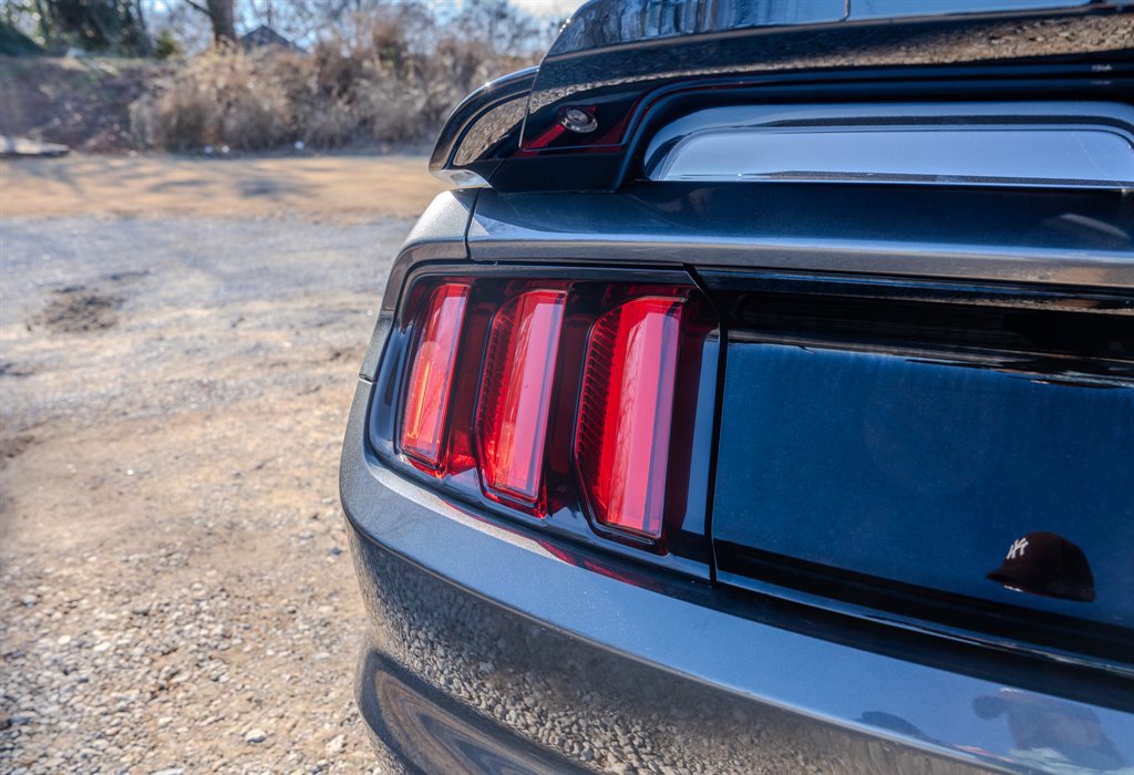 Used 2016 Ford Mustang Shelby GT350 w/ Track Package image 10