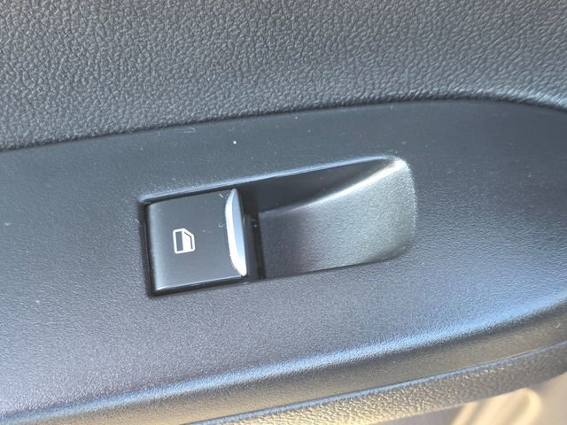 Used 2022 Ford Escape SE w/ SE Sport Appearance Package image 34