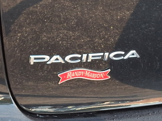 Used 2023 Chrysler Pacifica Touring-L FWD image 30