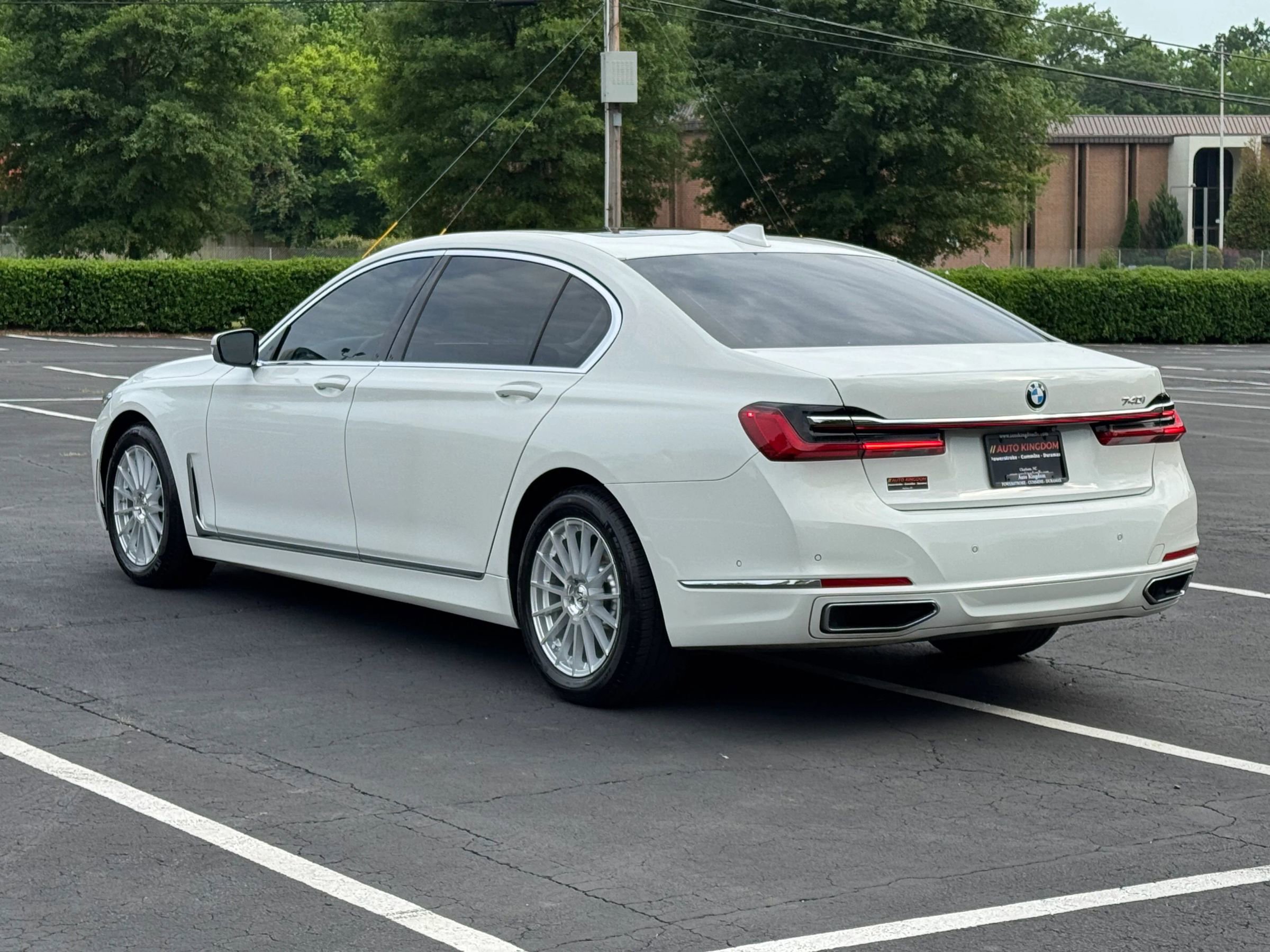 Used 2020 BMW 740i image 8