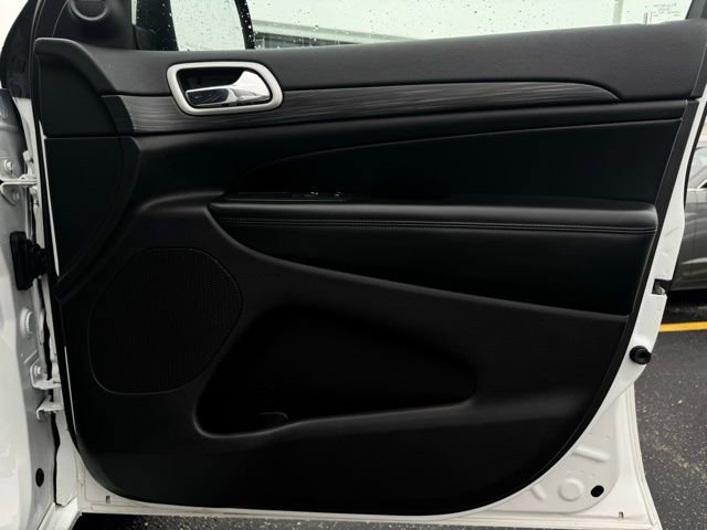 Used 2020 Jeep Grand Cherokee Altitude image 16