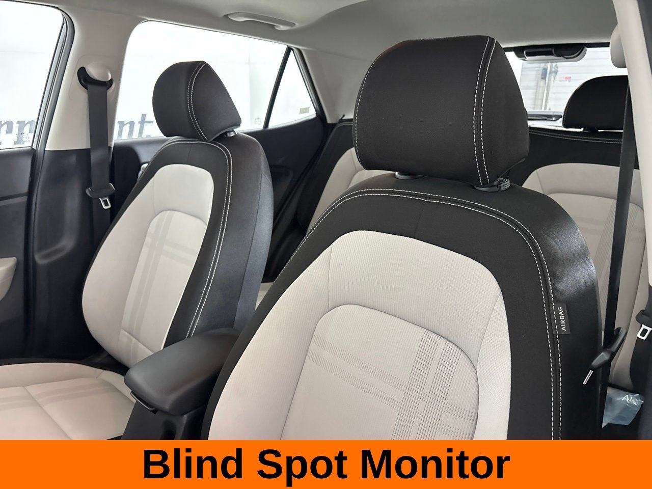 Used 2025 Hyundai Venue SEL FWD image 14