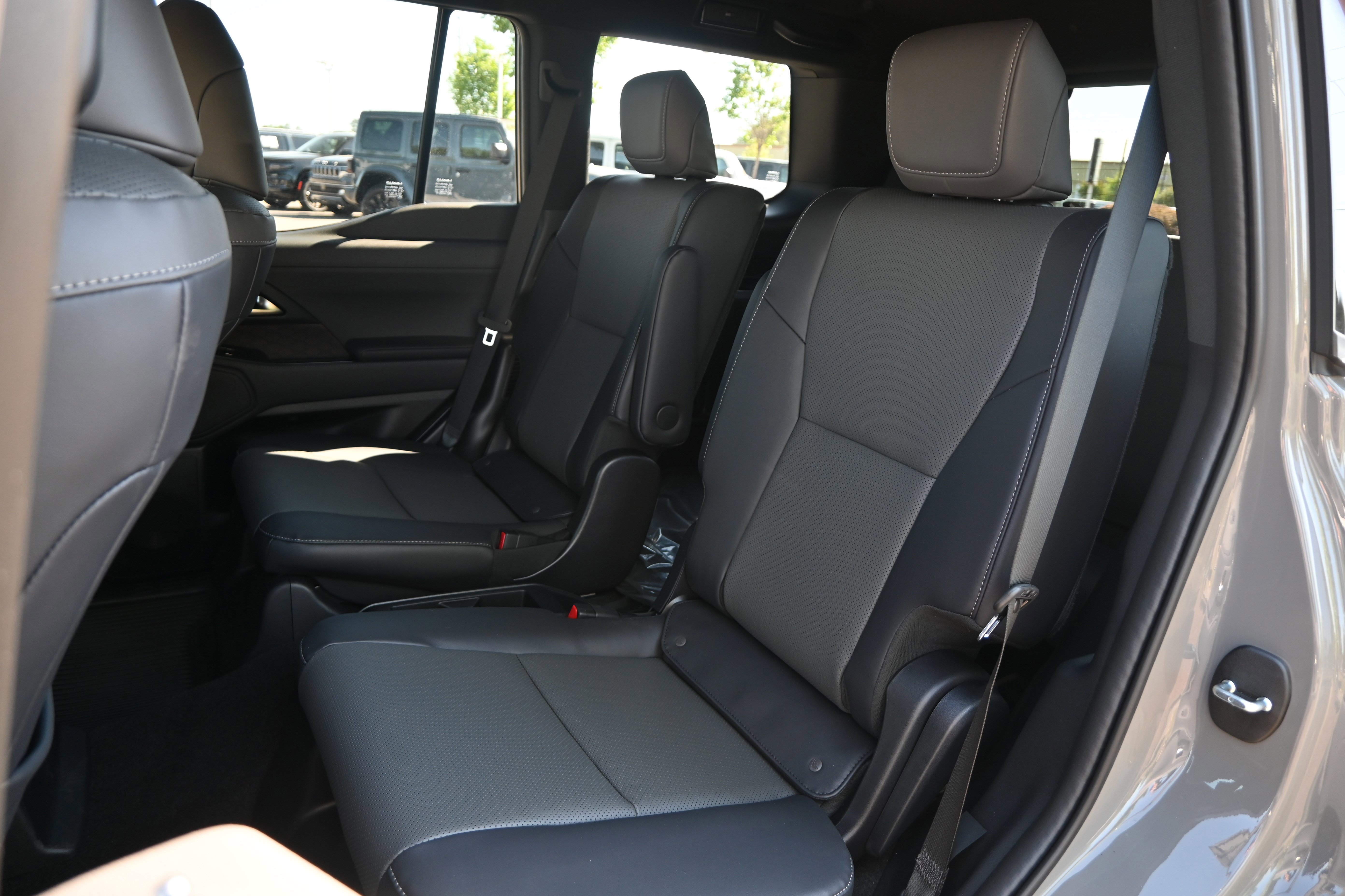 Used 2026 Lexus GX 550 w/ Accessory Package (2T) AWD/4WD image 31