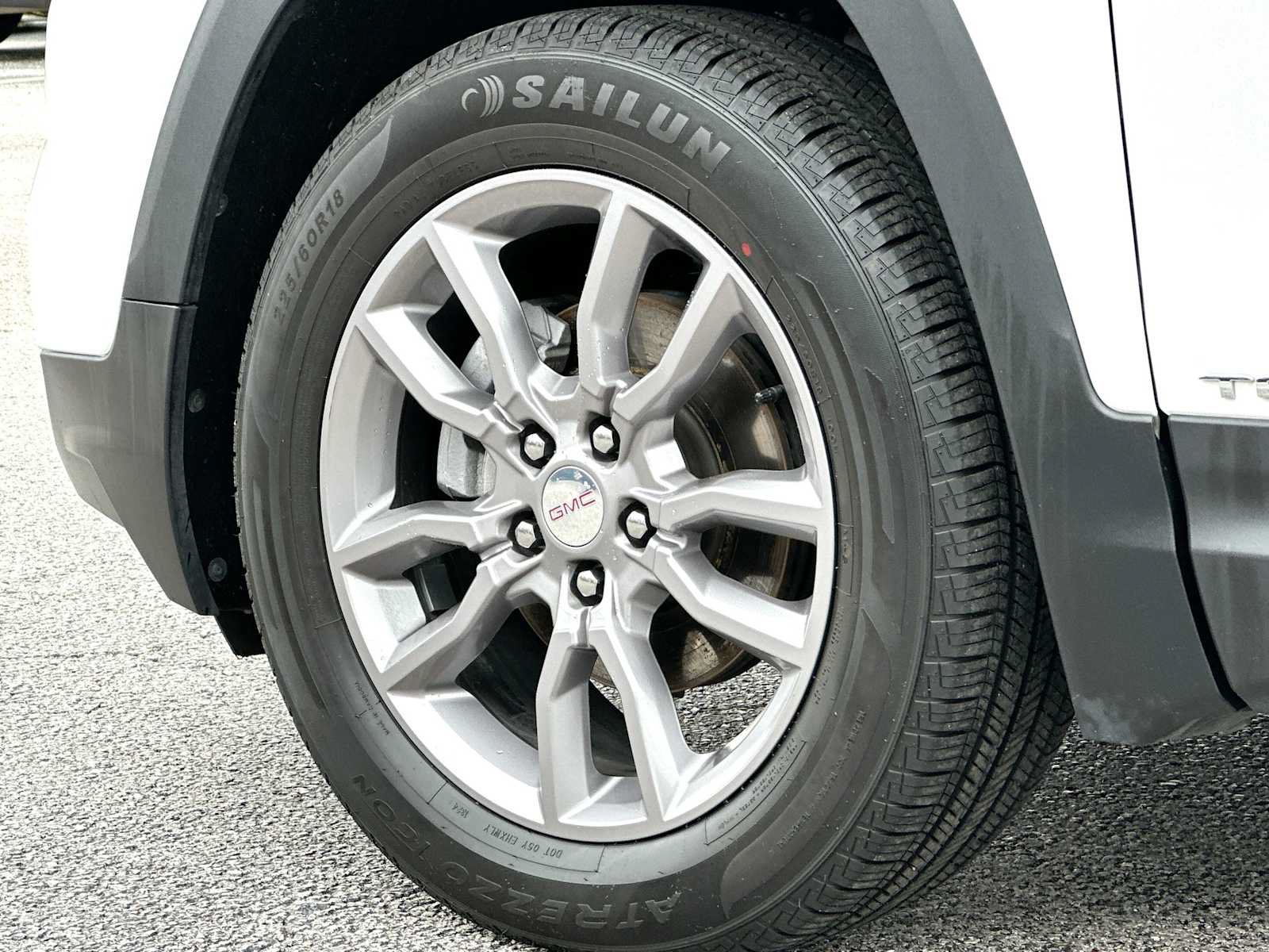 Used 2024 GMC Terrain SLT AWD/4WD image 11