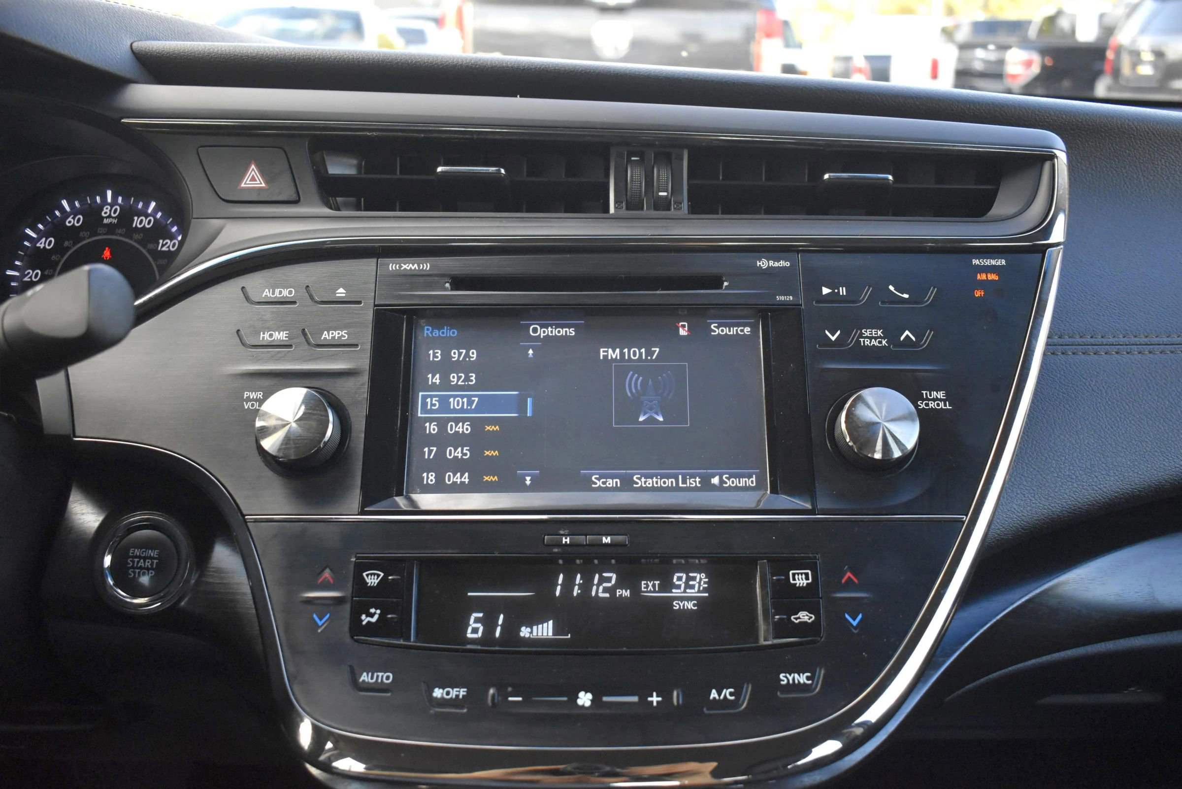 Used 2018 Toyota Avalon XLE image 21