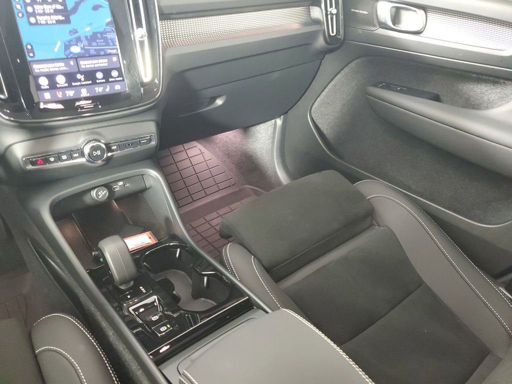 Certified 2026 Volvo XC40 B5 Ultra w/ Climate Package image 19