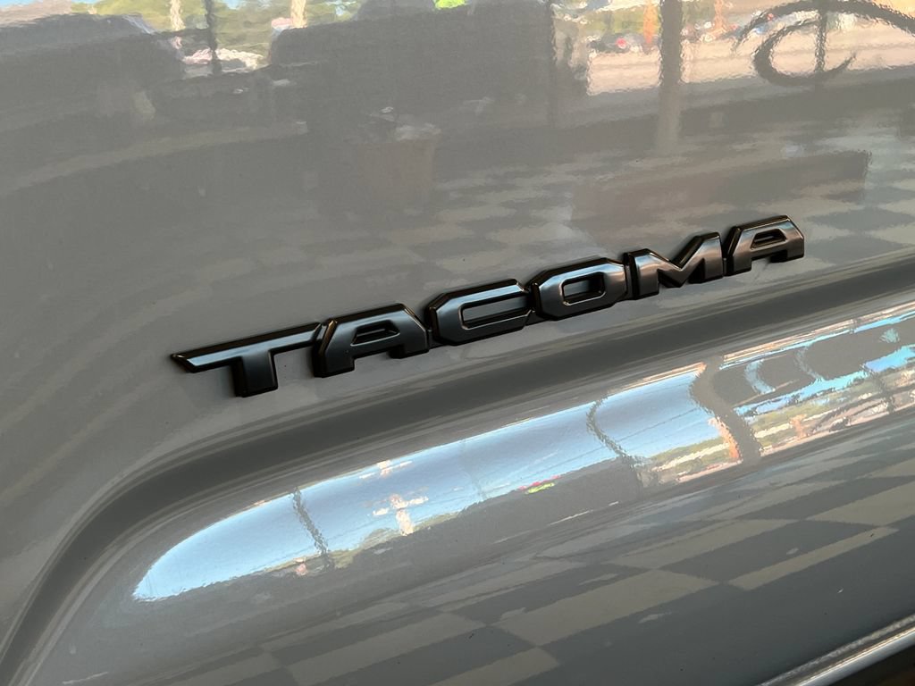 Used 2021 Toyota Tacoma TRD Sport w/ Technology Package AWD/4WD image 6