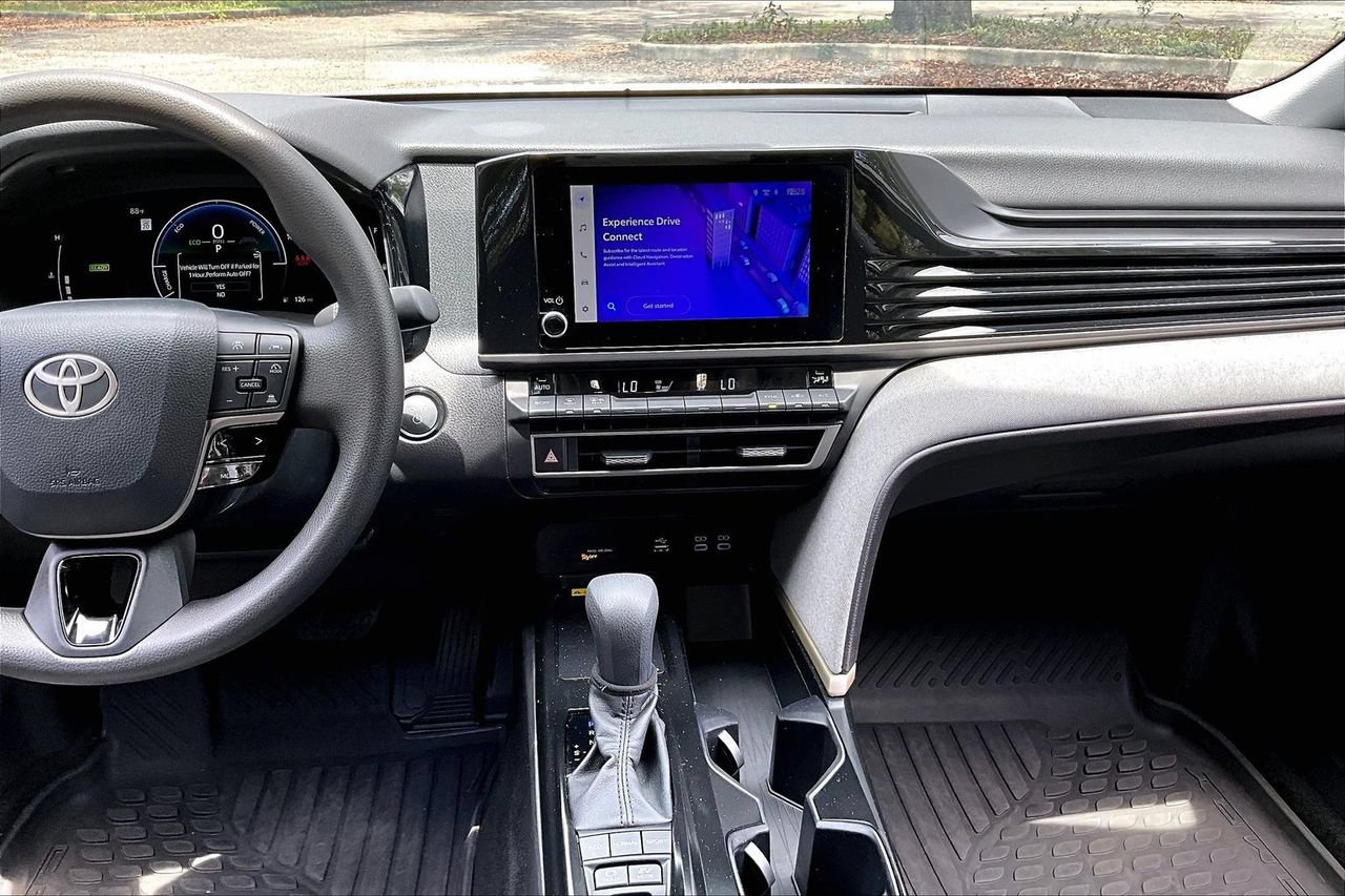 Used 2025 Toyota Camry LE FWD image 9